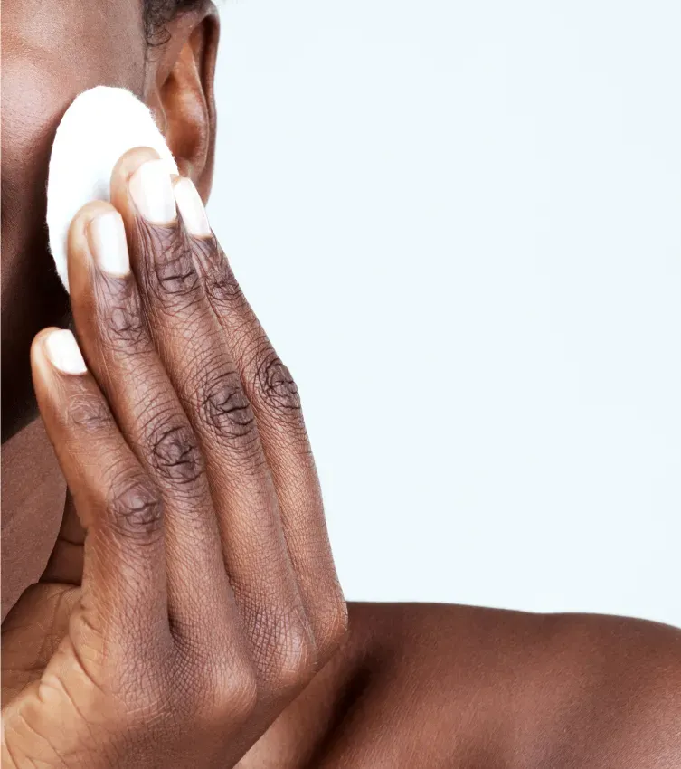 Les vertus de l'eau micellaire pour nettoyer le visage